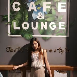 Meet your Posher, Luna